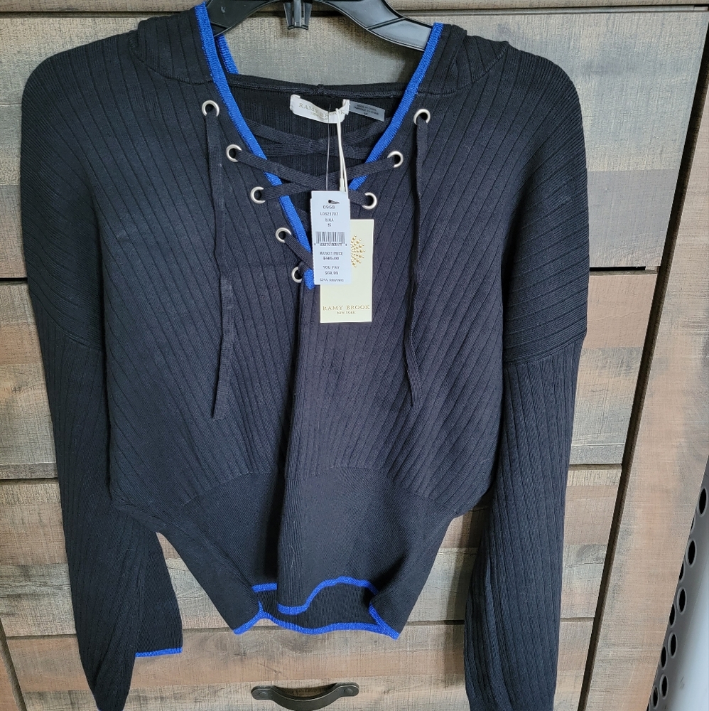 Hooded shirt